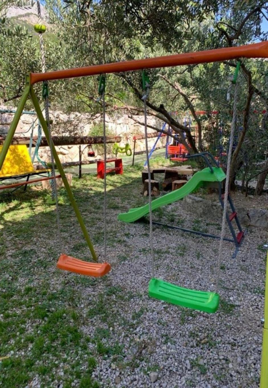 Apartments Antisa - With Playground Tučepi Eksteriør bilde