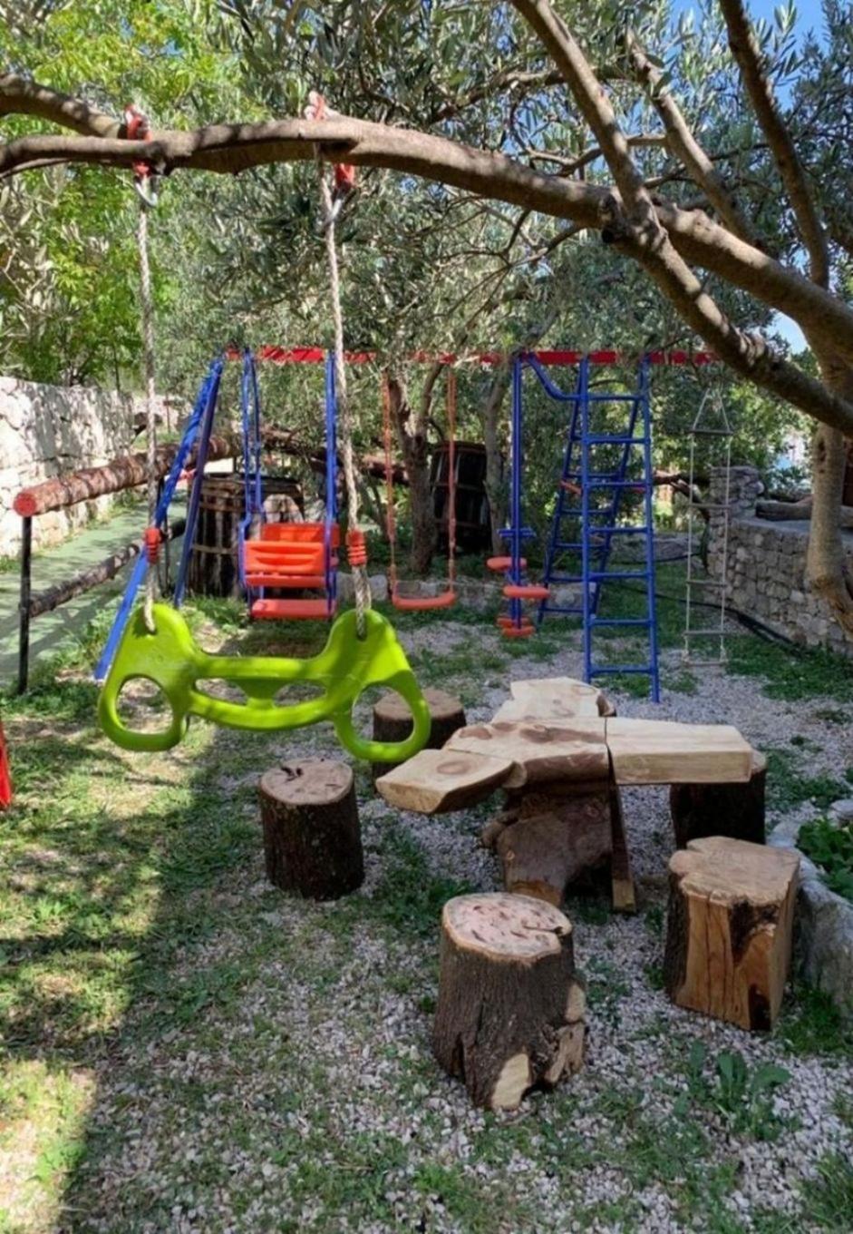 Apartments Antisa - With Playground Tučepi Eksteriør bilde